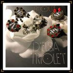 broches retro glamour rouges et noires
